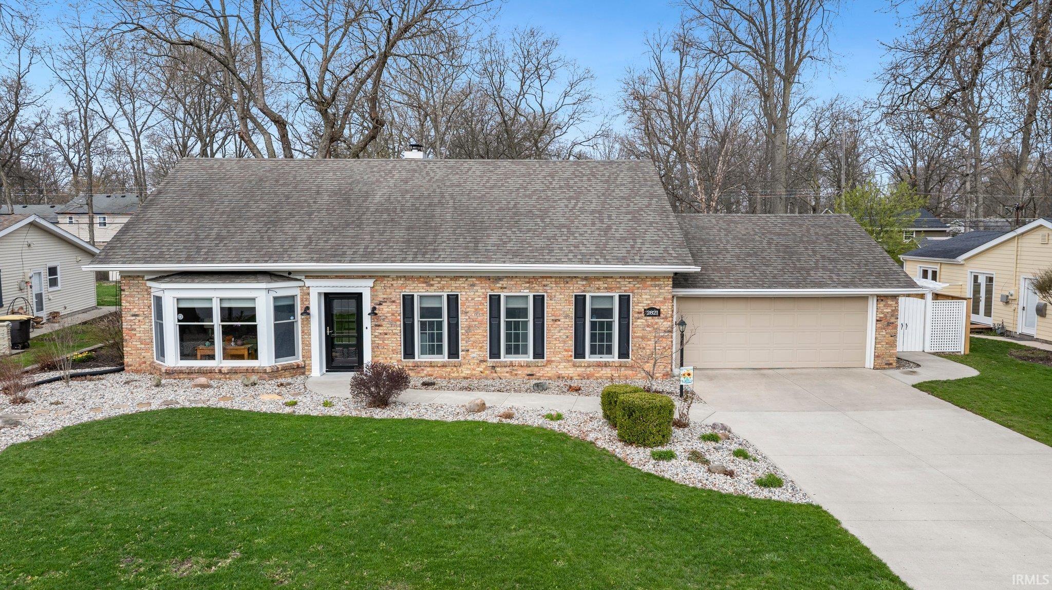 2821 Devon Drive Fort Wayne, IN 46815 - Photo 3 of 36