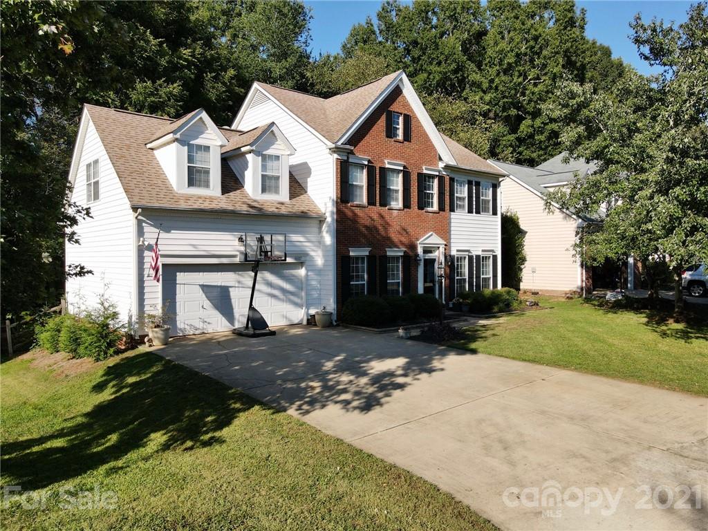 6607 Reedy Creek Road Charlotte, NC 28215 - Photo 2 of 27 a front view of a house with a yard