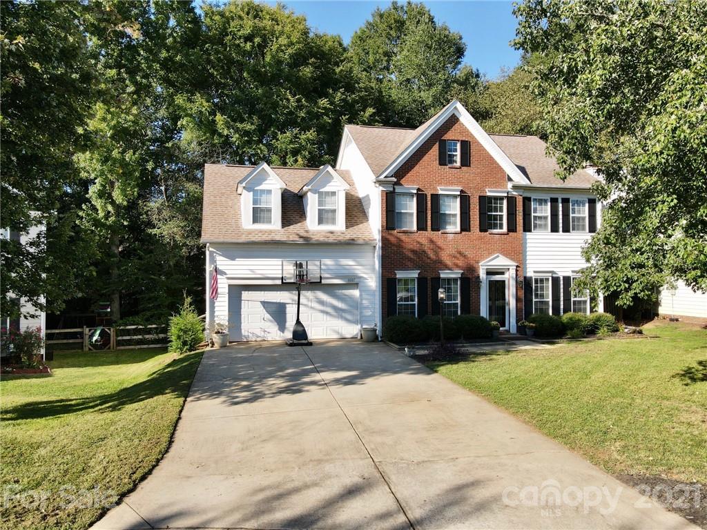 6607 Reedy Creek Road Charlotte, NC 28215 - Photo 3 of 27 a front view of a house with a yard