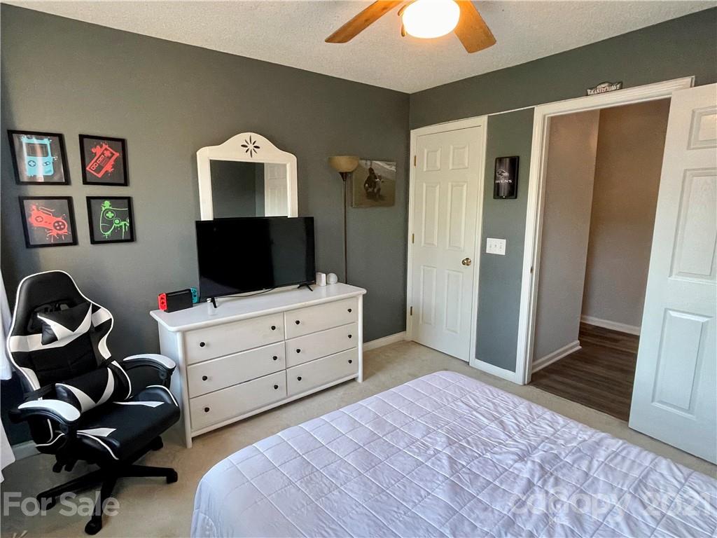 6607 Reedy Creek Road Charlotte, NC 28215 - Photo 21 of 27 a bedroom with a workspace