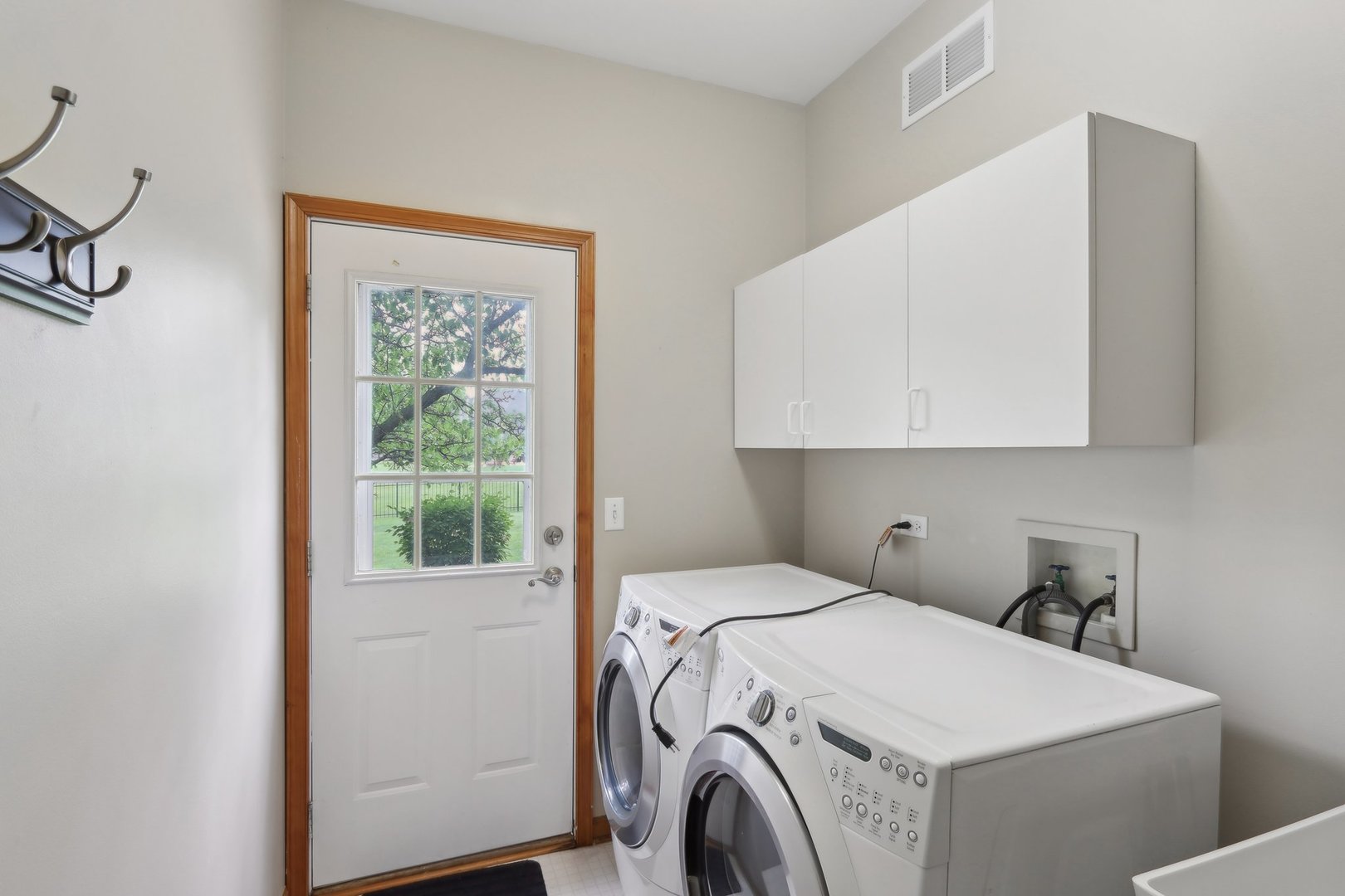 548 Asbury Drive Aurora, IL 60502 - Photo 16 of 48 a utility room with dryer and washer