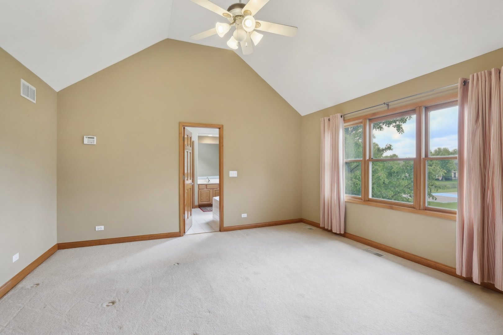 548 Asbury Drive Aurora, IL 60502 - Photo 25 of 48 a view of an empty room with a window