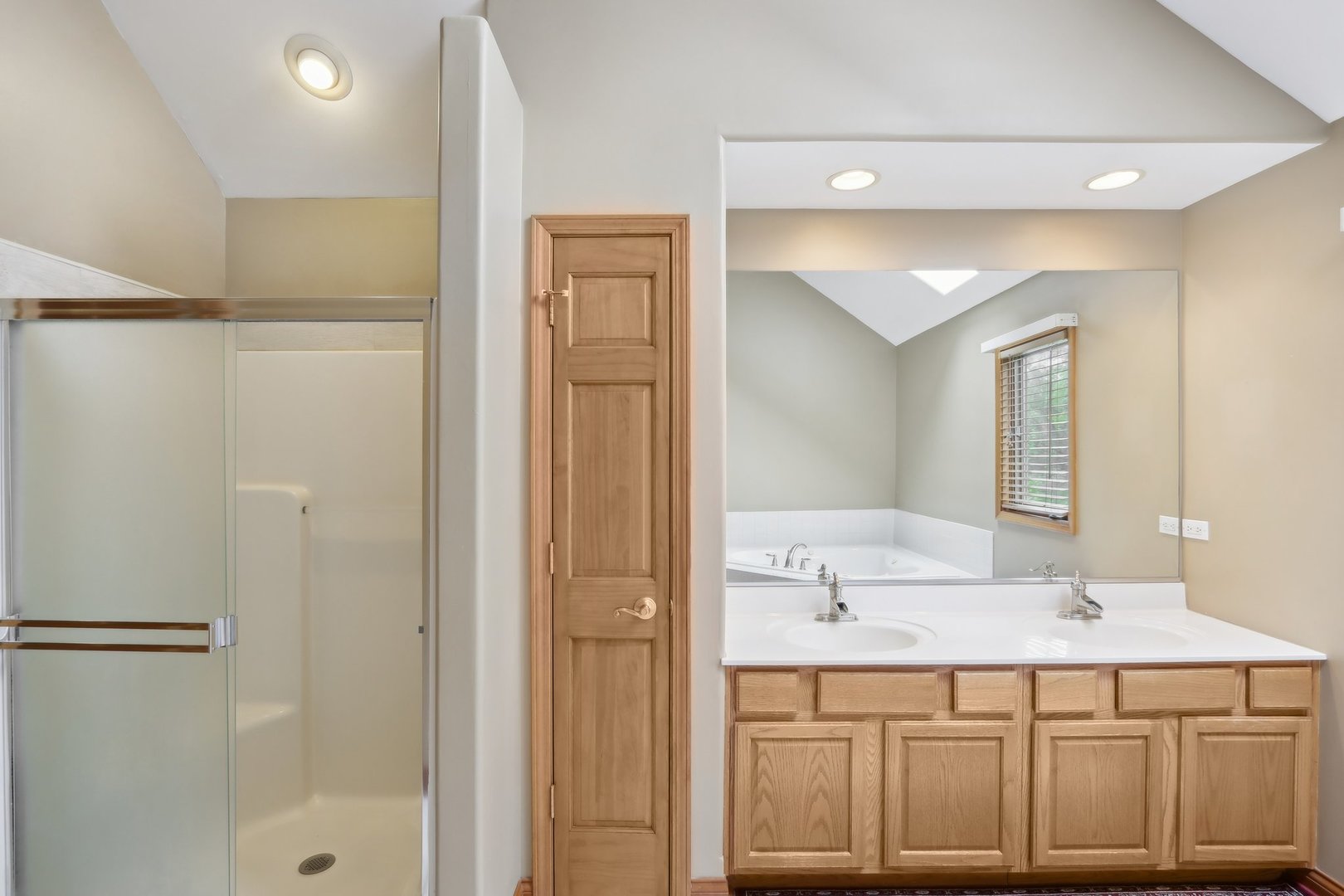 548 Asbury Drive Aurora, IL 60502 - Photo 29 of 48 a bathroom with a sink and a mirror