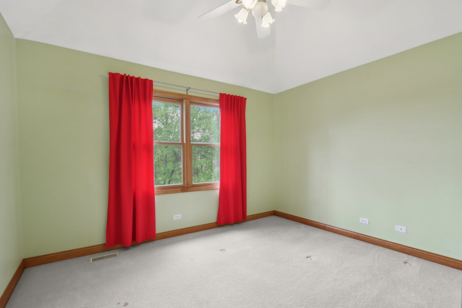 548 Asbury Drive Aurora, IL 60502 - Photo 33 of 48 a view of a room with a projector and balcony