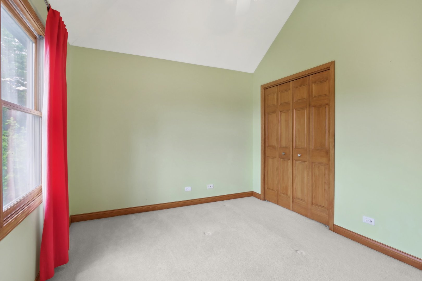 548 Asbury Drive Aurora, IL 60502 - Photo 34 of 48 a view of a room with a small space