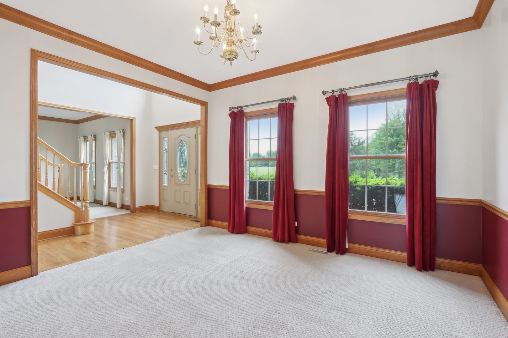 548 Asbury Drive Aurora, IL 60502 - Photo 10 of 48 an empty room with windows