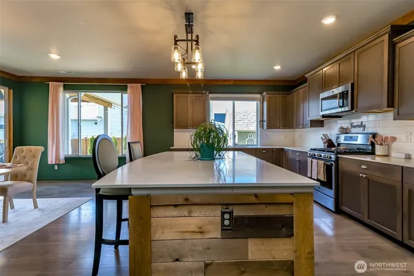 $949,950 | 650 McKinley Street, Enumclaw, WA 98022
