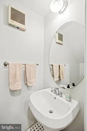 $4,750 | 608 South Pitt Street, Alexandria, VA 22314