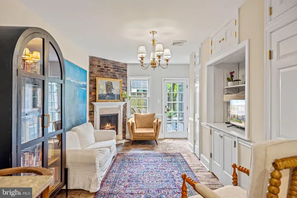 $4,750 | 608 South Pitt Street, Alexandria, VA 22314