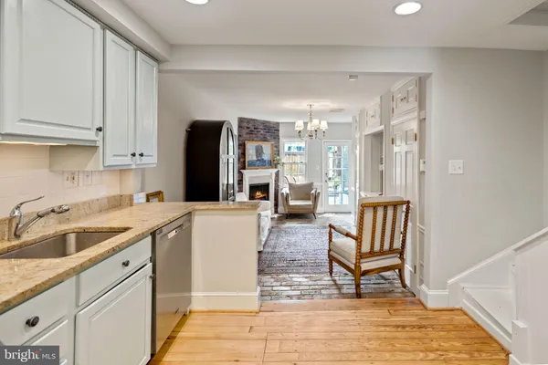 $4,750 | 608 South Pitt Street, Alexandria, VA 22314