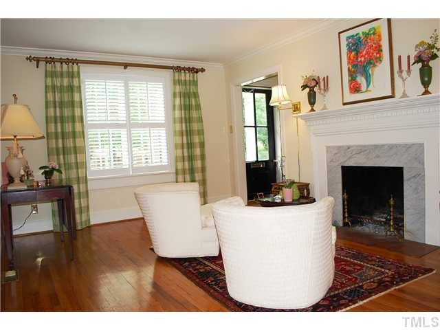 1800 Pineview Street Raleigh, NC 27608 - Photo 4 of 25 Living Room