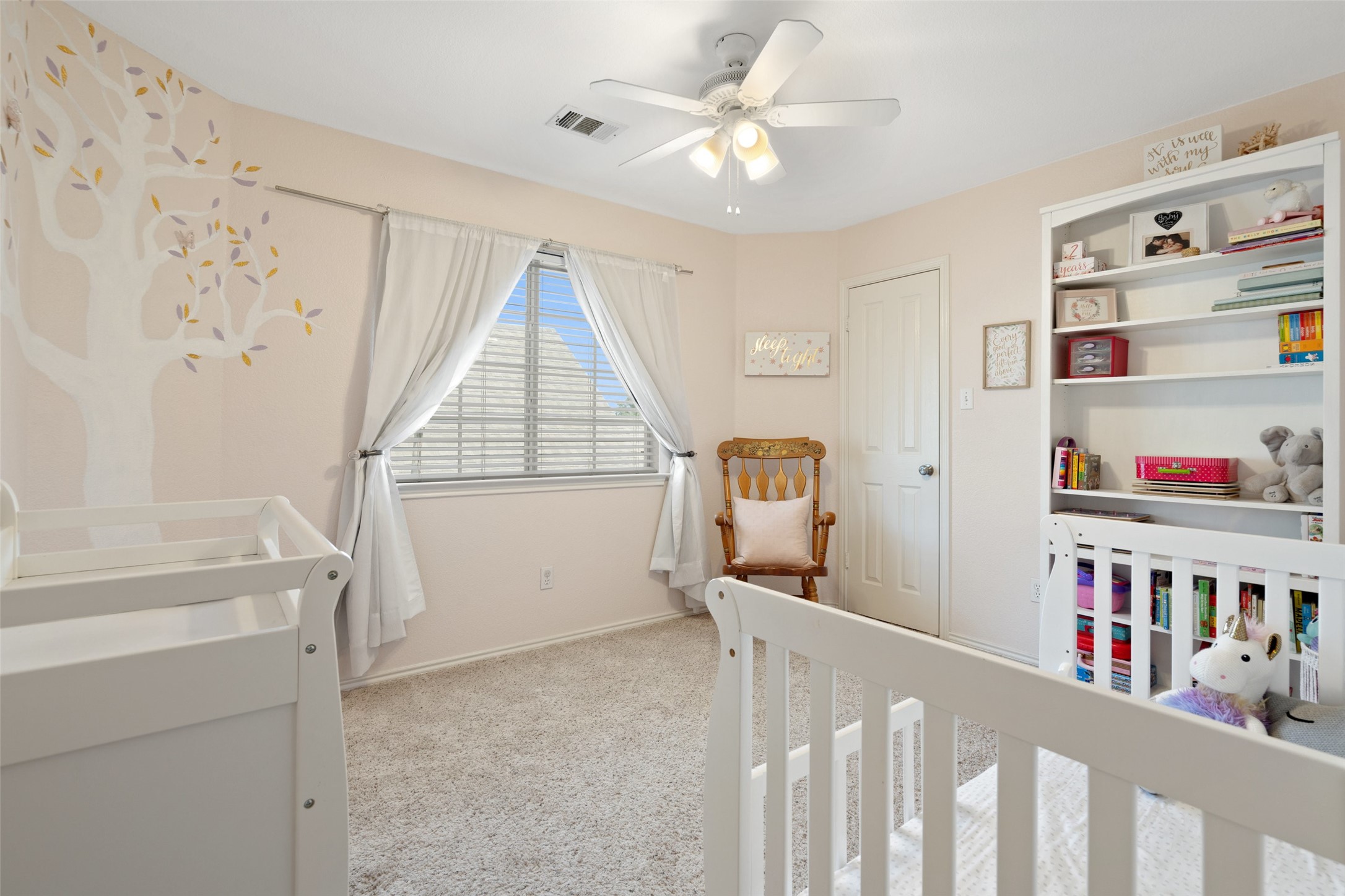 12813 Withers Way Austin, TX 78727 - Photo 27 of 40 a view of an empty room with a window and shelf