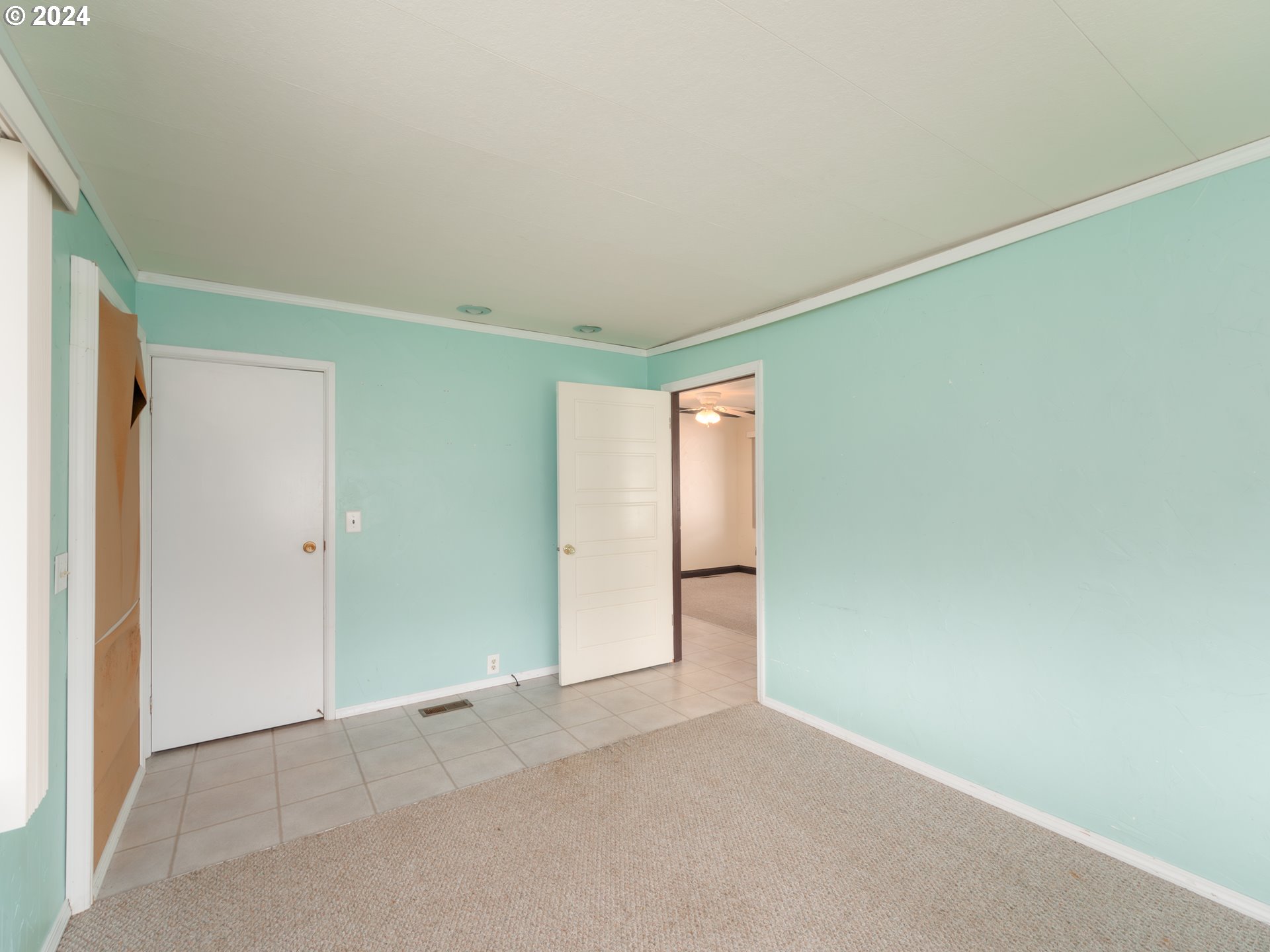 150 Spring Brook Road Myrtle Creek, OR 97457 - Photo 12 of 42 a view of an empty room and window
