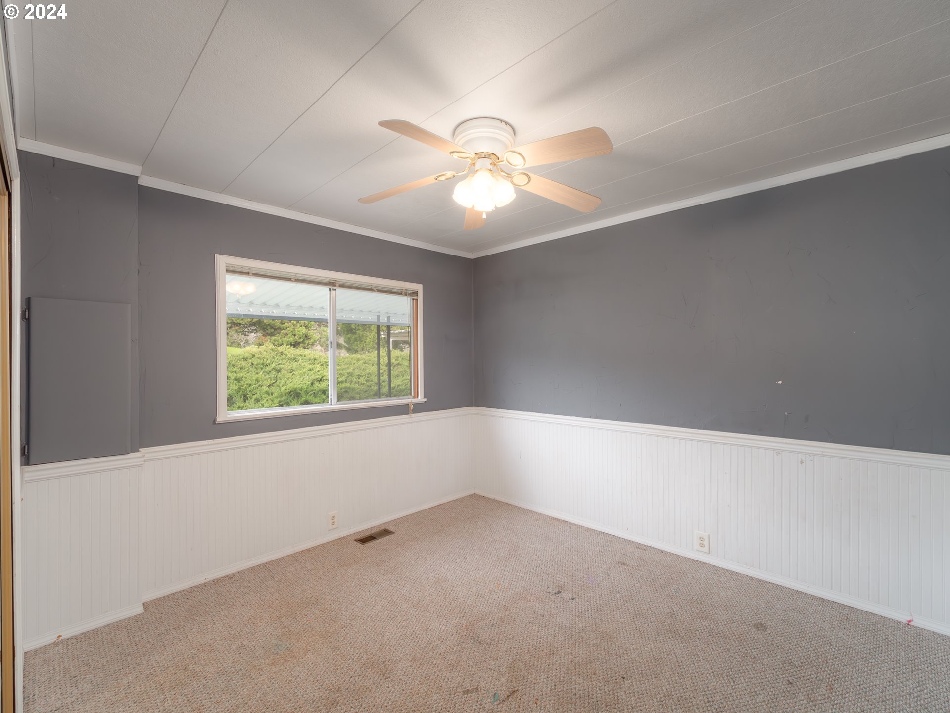 150 Spring Brook Road Myrtle Creek, OR 97457 - Photo 14 of 42 an empty room with a window and a fan