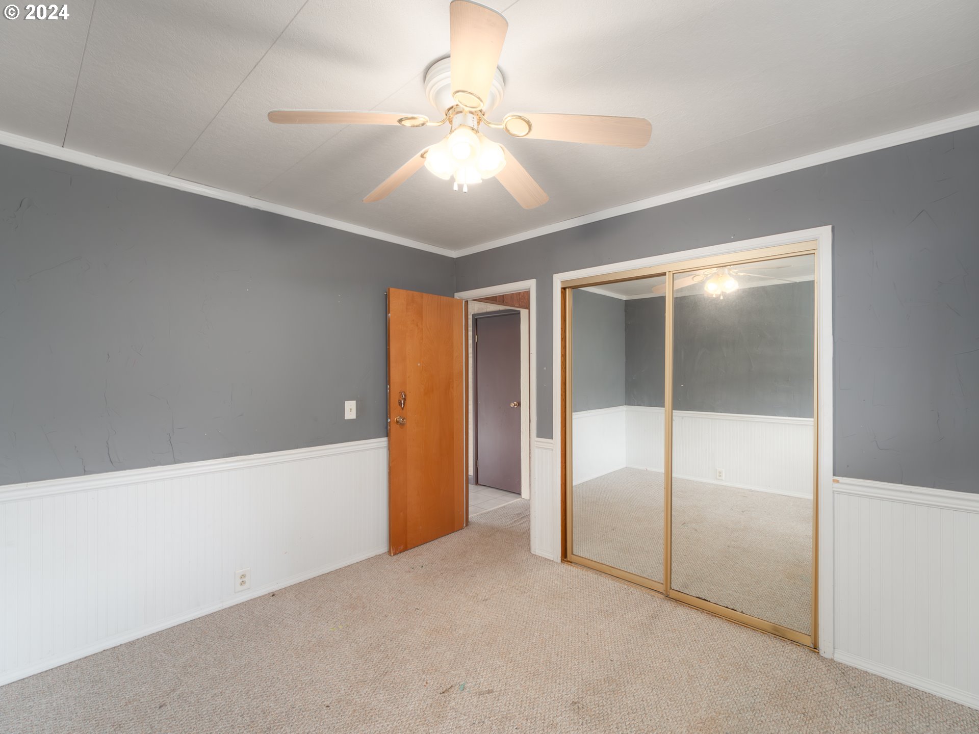 150 Spring Brook Road Myrtle Creek, OR 97457 - Photo 15 of 42 en empty room with closet and a chandelier fan