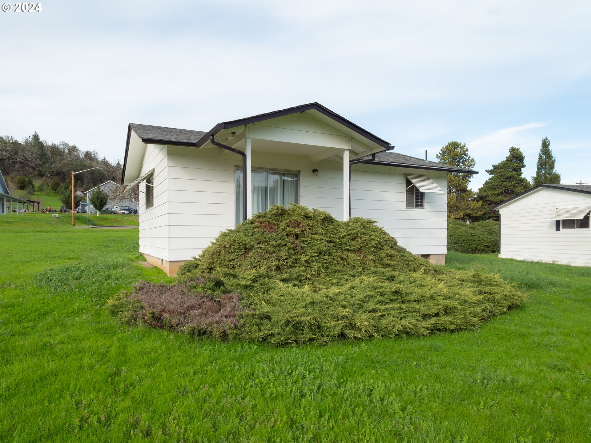 150 Spring Brook Road Myrtle Creek, OR 97457 - Photo 22 of 42 a front view of a house with a garden
