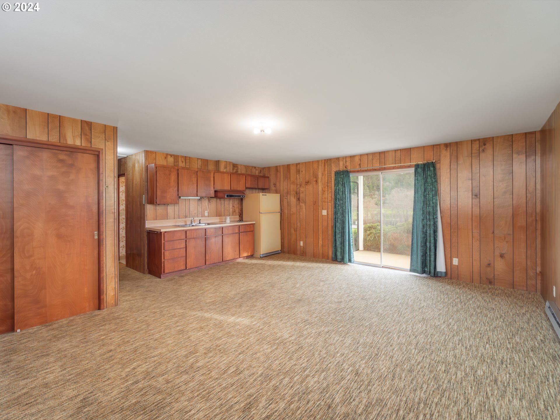 150 Spring Brook Road Myrtle Creek, OR 97457 - Photo 25 of 42 a view of an empty room with a kitchen