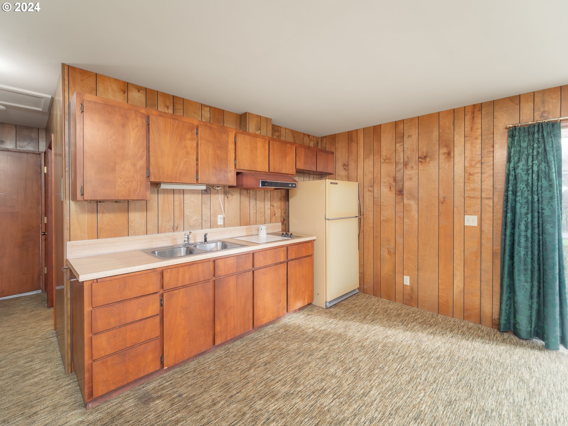 150 Spring Brook Road Myrtle Creek, OR 97457 - Photo 26 of 42 a large kitchen with a sink and cabinets