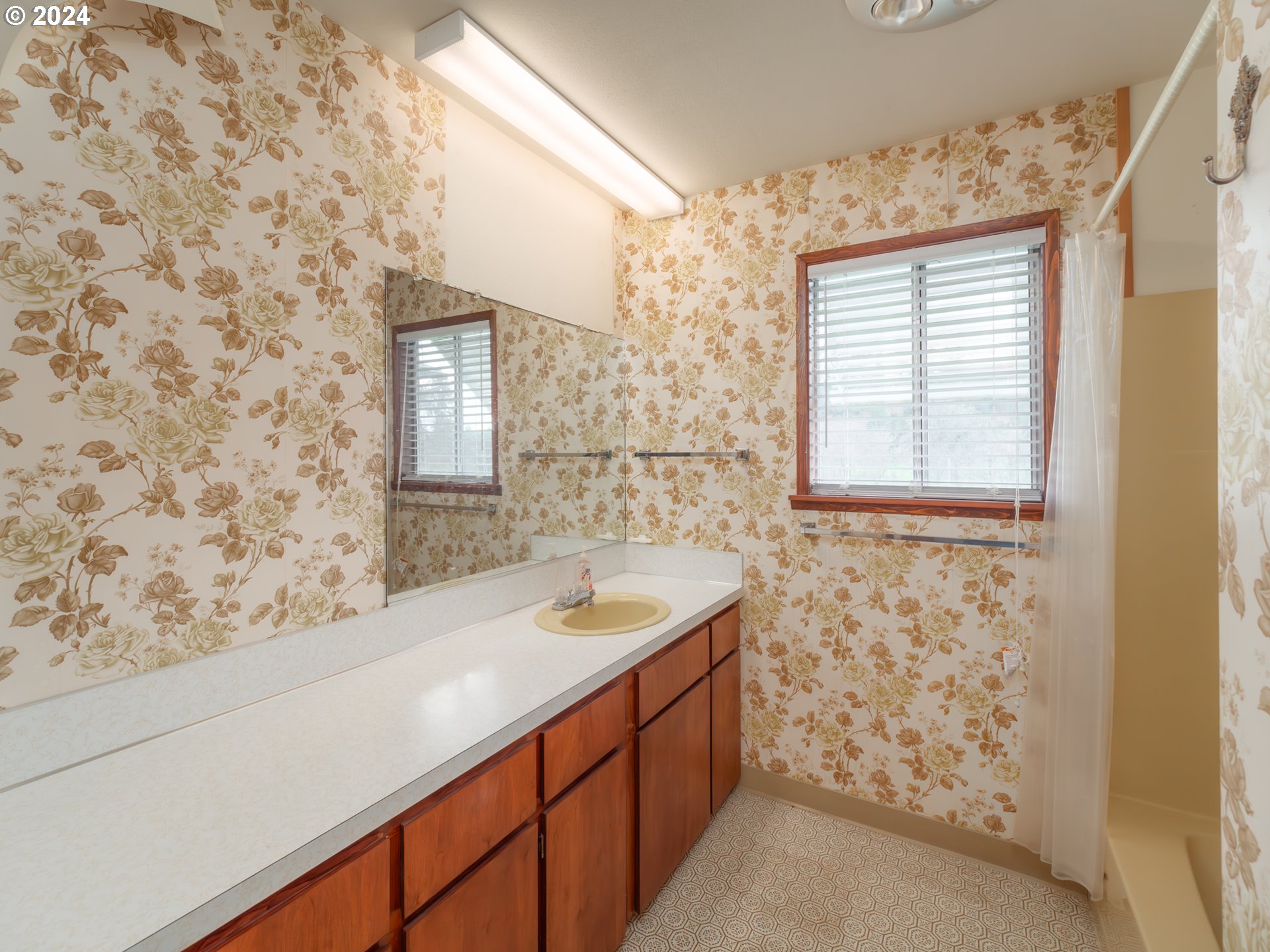 150 Spring Brook Road Myrtle Creek, OR 97457 - Photo 27 of 42 a bathroom with a sink and a mirror