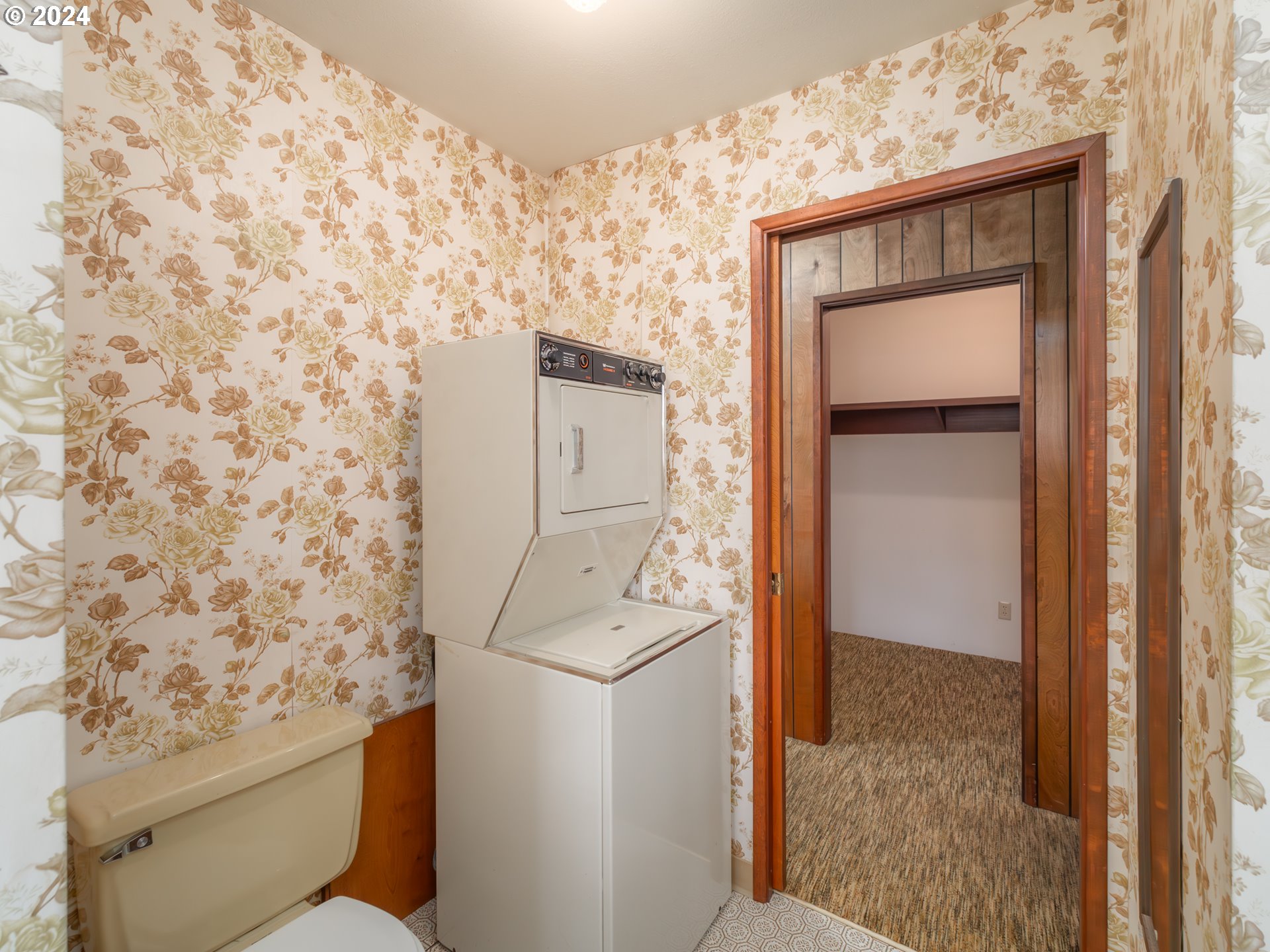 150 Spring Brook Road Myrtle Creek, OR 97457 - Photo 29 of 42 a bathroom with a granite countertop sink and a toilet
