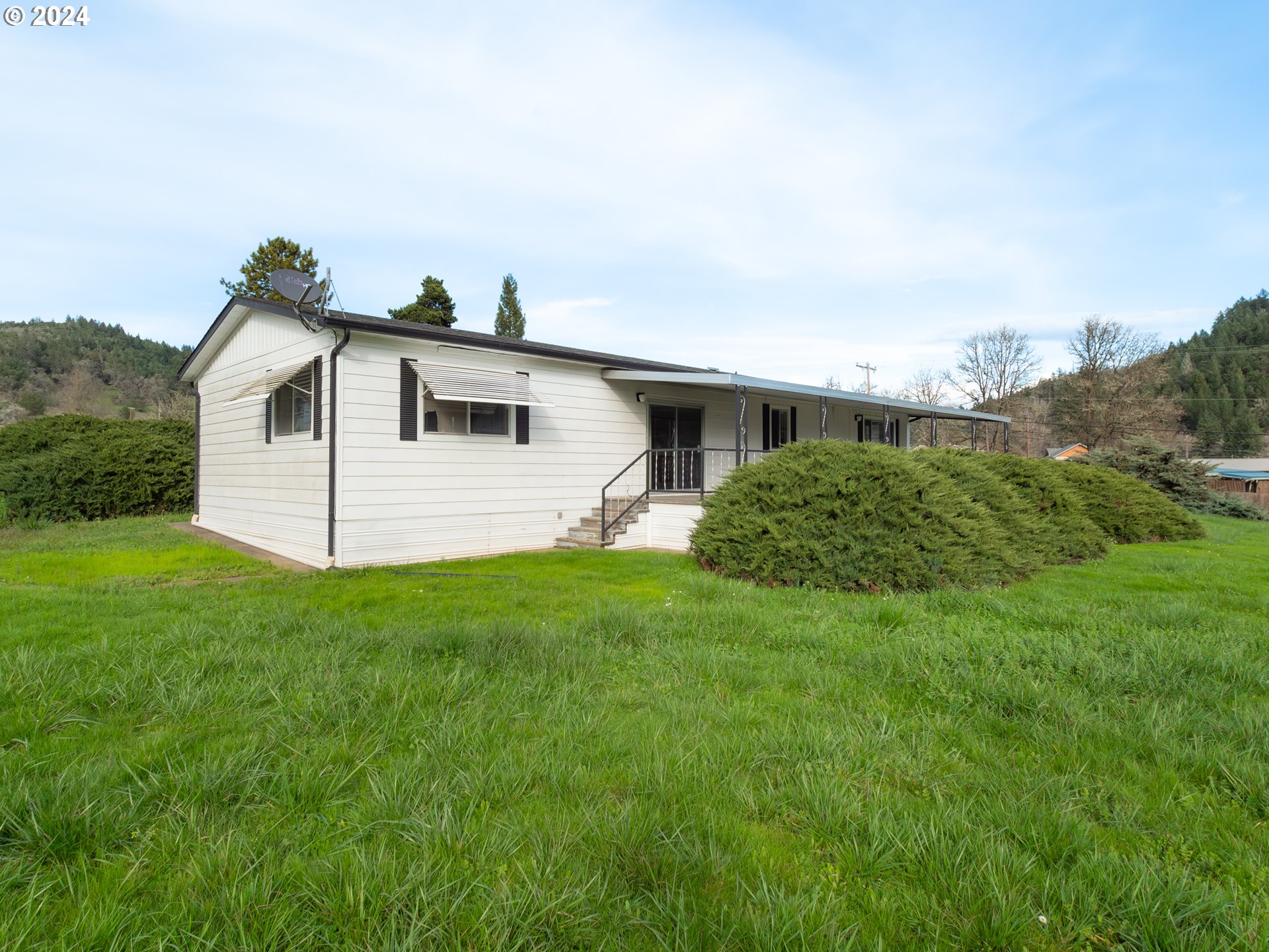 150 Spring Brook Road Myrtle Creek, OR 97457 - Photo 3 of 42 a front view of a house with a yard