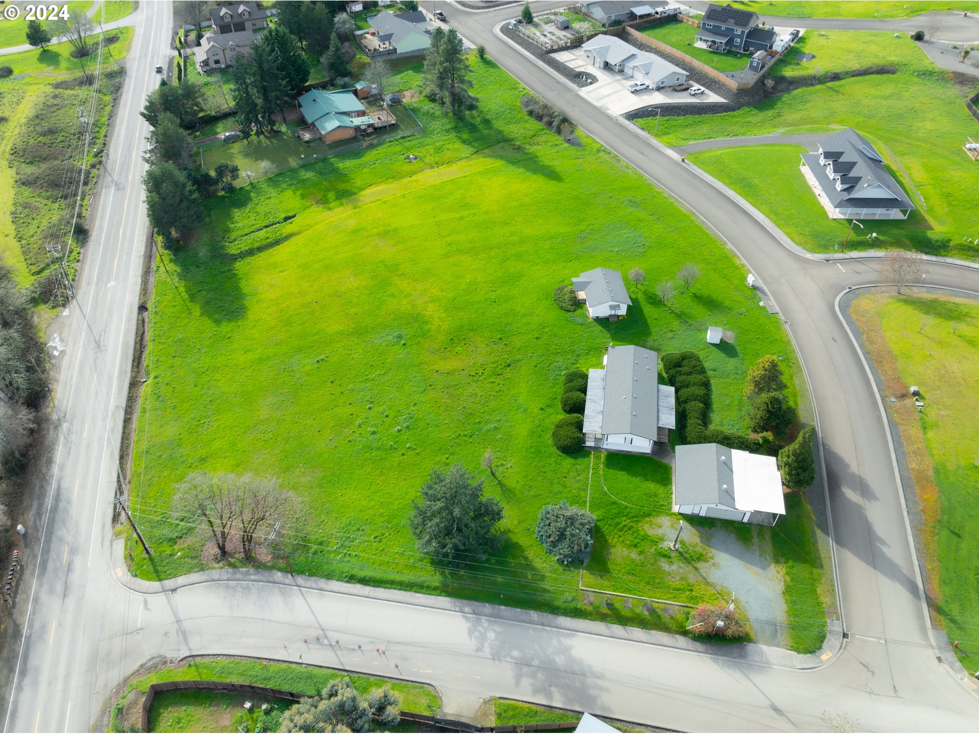 150 Spring Brook Road Myrtle Creek, OR 97457 - Photo 35 of 42 an aerial view of a house with a garden