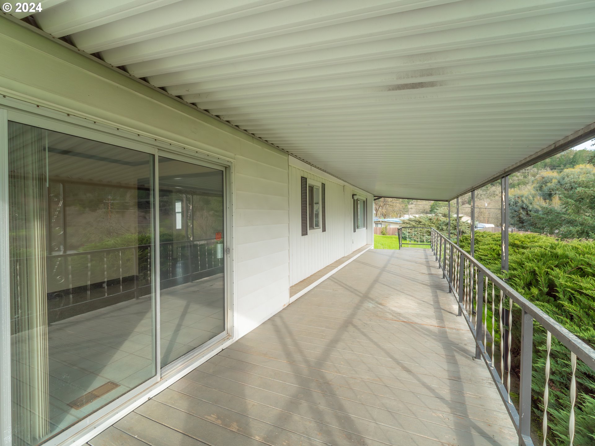 150 Spring Brook Road Myrtle Creek, OR 97457 - Photo 4 of 42 a view of a porch