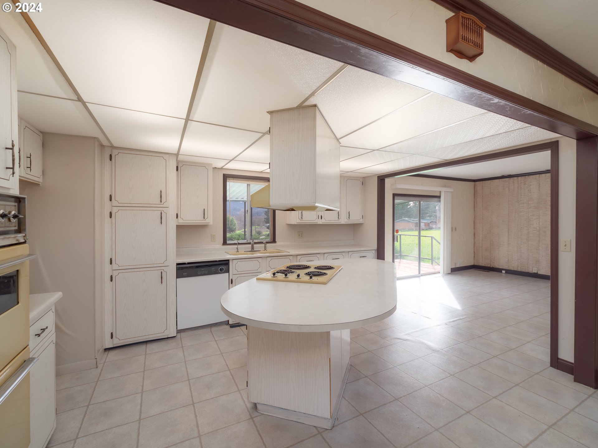 150 Spring Brook Road Myrtle Creek, OR 97457 - Photo 8 of 42 a kitchen with stainless steel appliances granite countertop a sink and cabinets