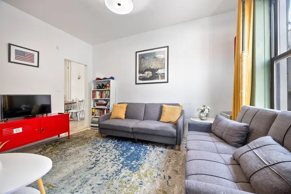 $385,000 | 129 East 102nd Street, Unit 6B | East Harlem
