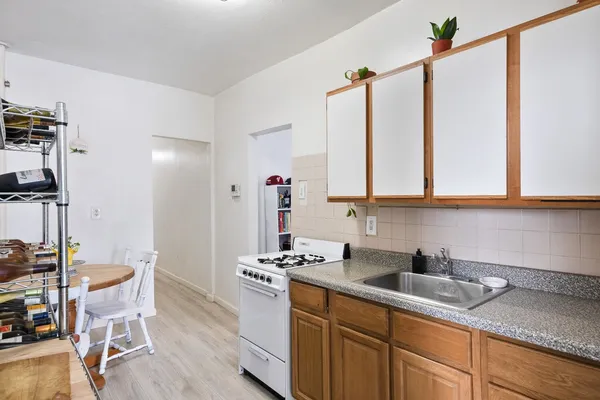$385,000 | 129 East 102nd Street, Unit 6B | East Harlem