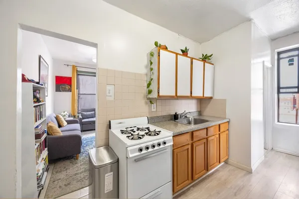 $385,000 | 129 East 102nd Street, Unit 6B | East Harlem