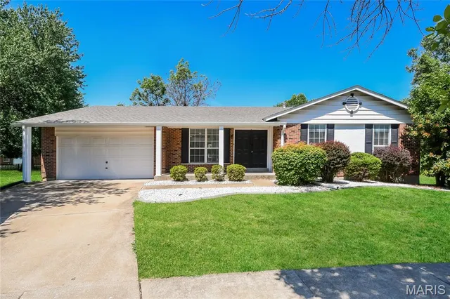 $2,040 | 3748 Riviere Marne Court, Florissant, MO 63034