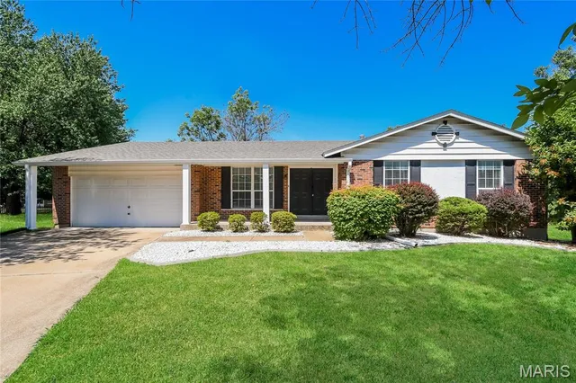 $2,040 | 3748 Riviere Marne Court, Florissant, MO 63034