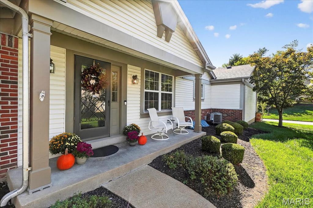 15812 Newton Ridge Drive Chesterfield, MO 63017 - Photo 2 of 35