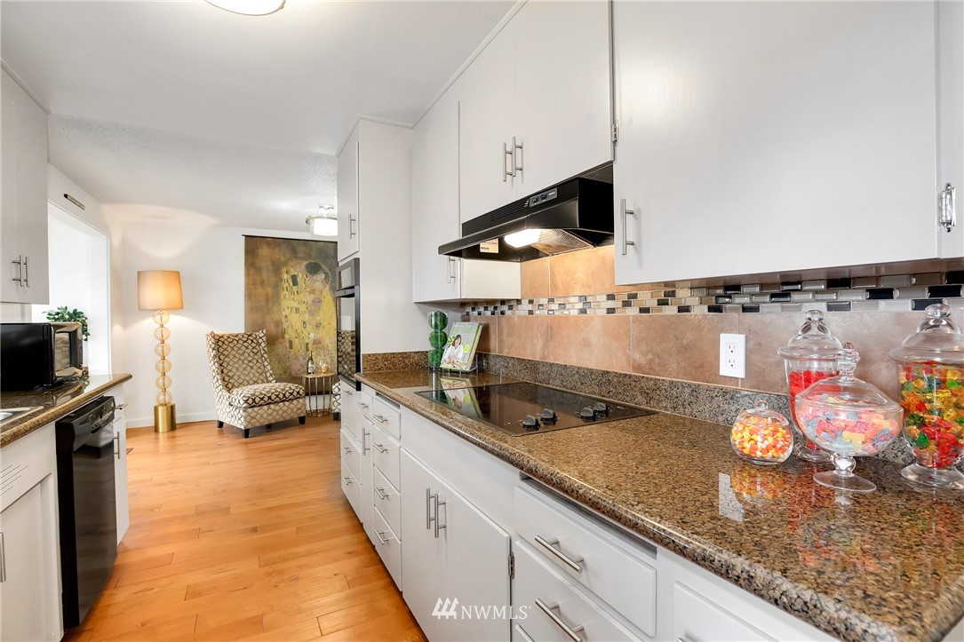 2517 Northeast 18th Street Renton, WA 98056 - Photo 11 of 25