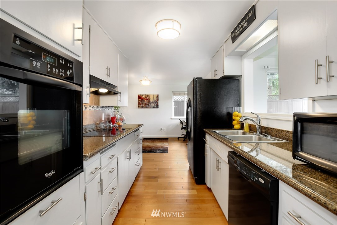2517 Northeast 18th Street Renton, WA 98056 - Photo 12 of 25