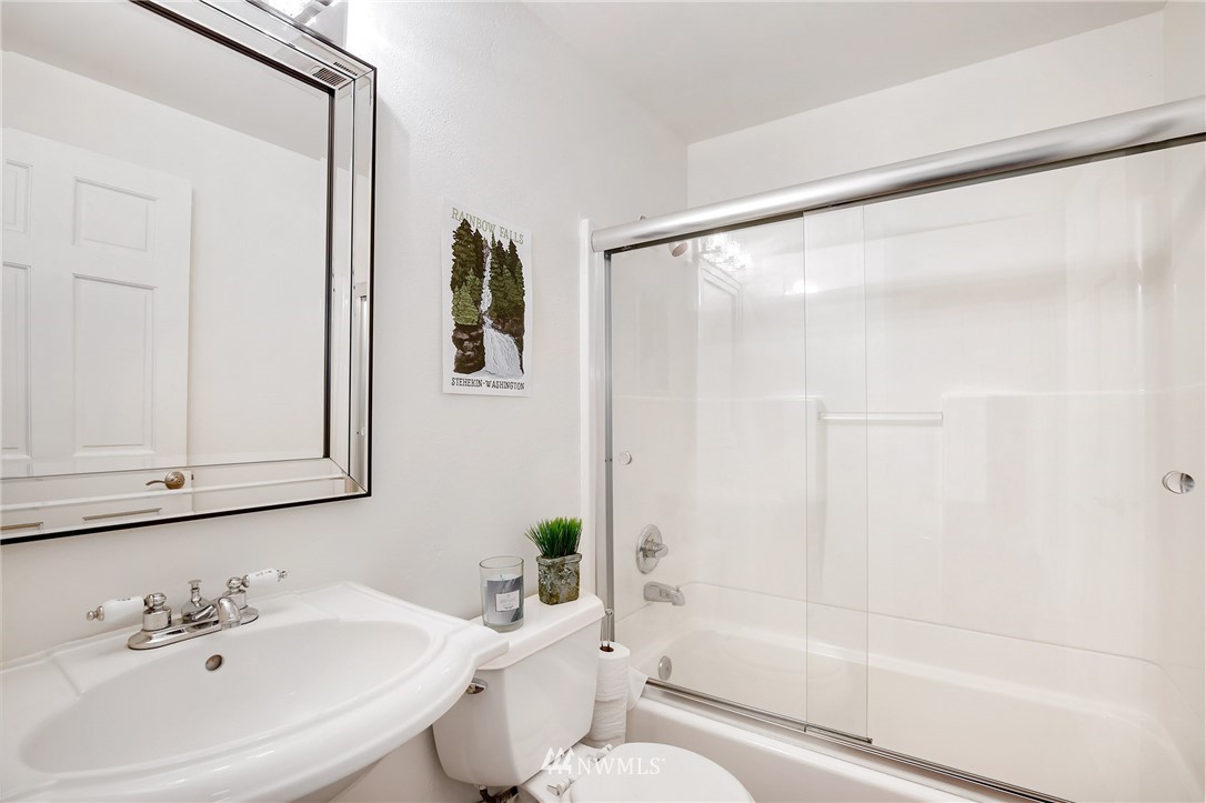 2517 Northeast 18th Street Renton, WA 98056 - Photo 15 of 25