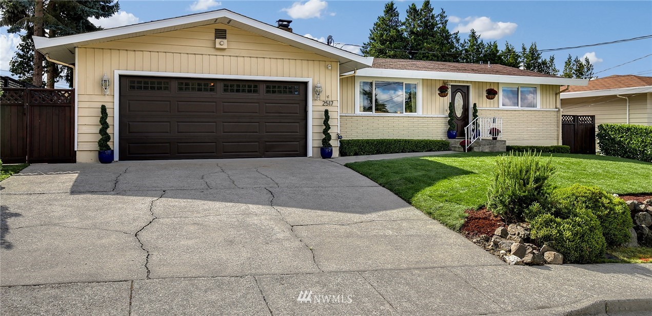 2517 Northeast 18th Street Renton, WA 98056 - Photo 3 of 25