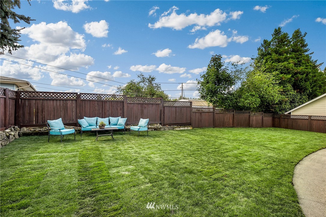 2517 Northeast 18th Street Renton, WA 98056 - Photo 23 of 25