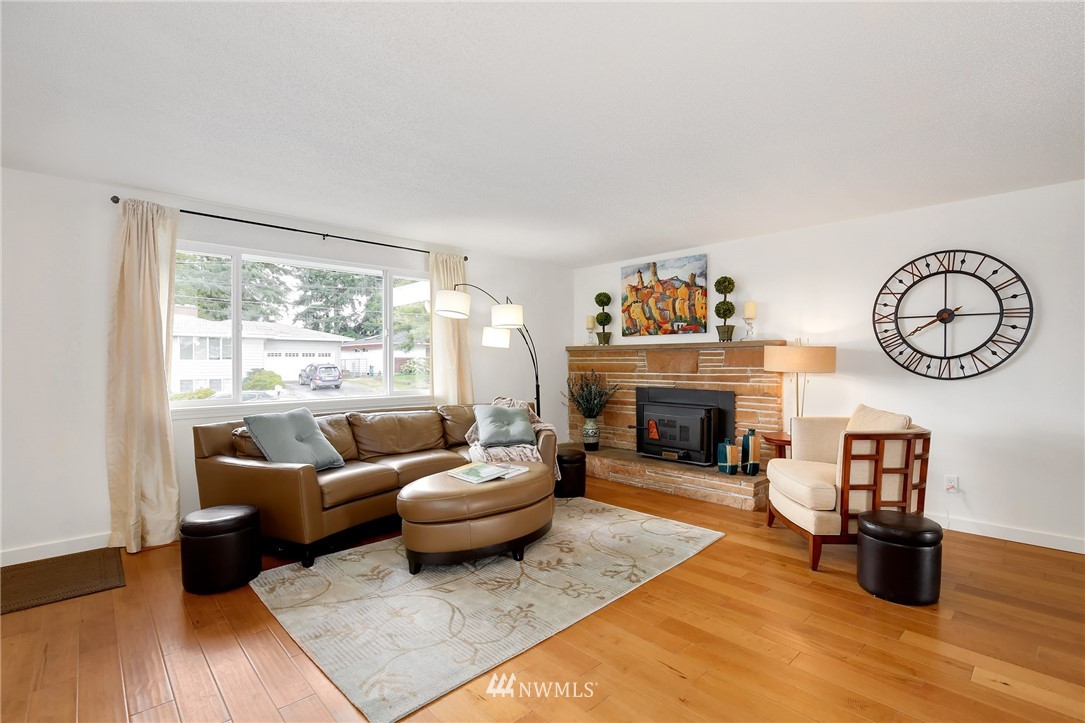 2517 Northeast 18th Street Renton, WA 98056 - Photo 6 of 25
