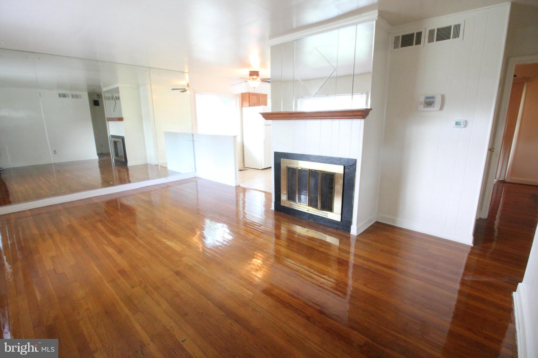 9116 Wallace Road Lanham, MD 20706 - Photo 2 of 29 Living Room