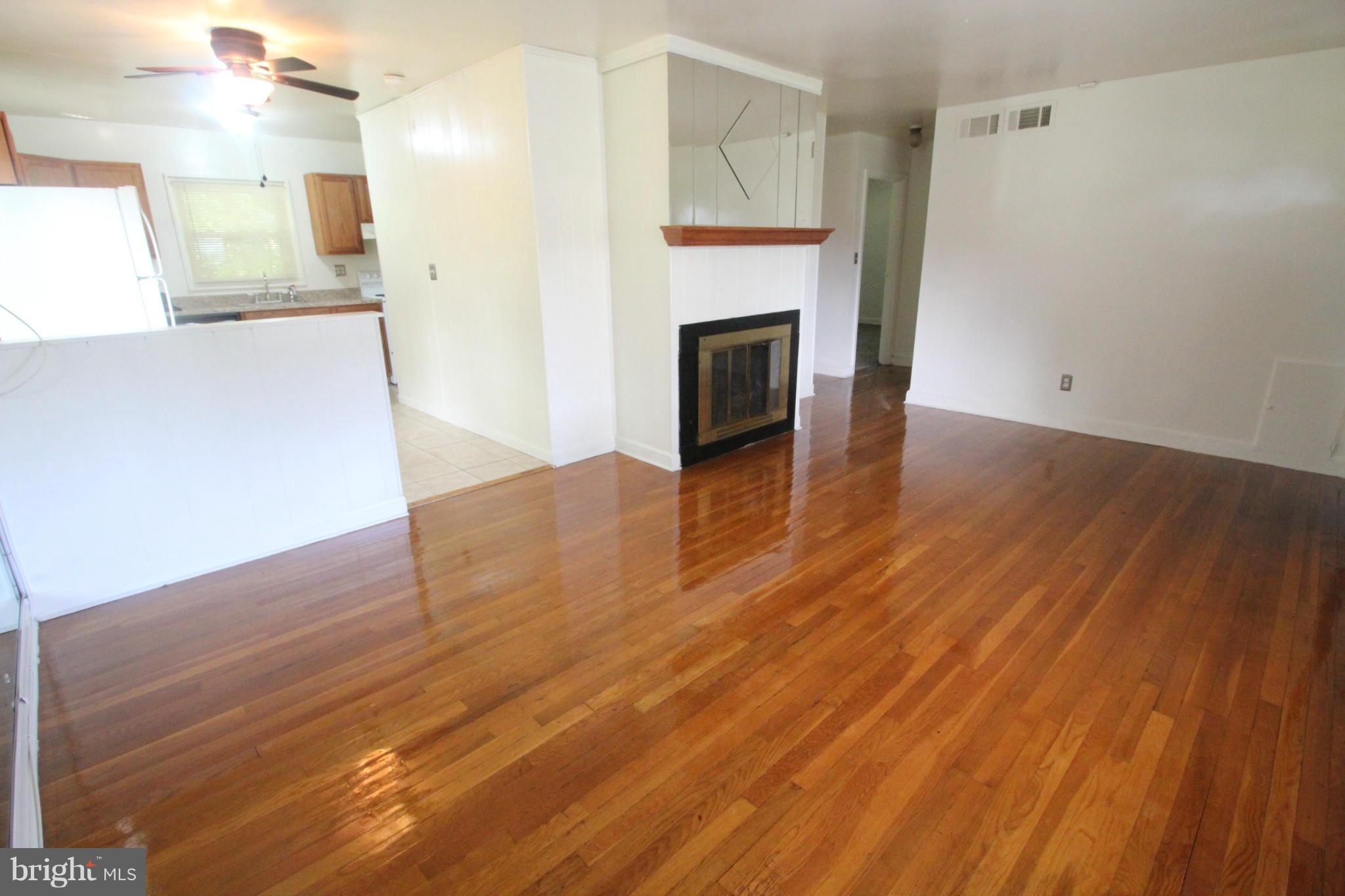 9116 Wallace Road Lanham, MD 20706 - Photo 4 of 29 Living Room