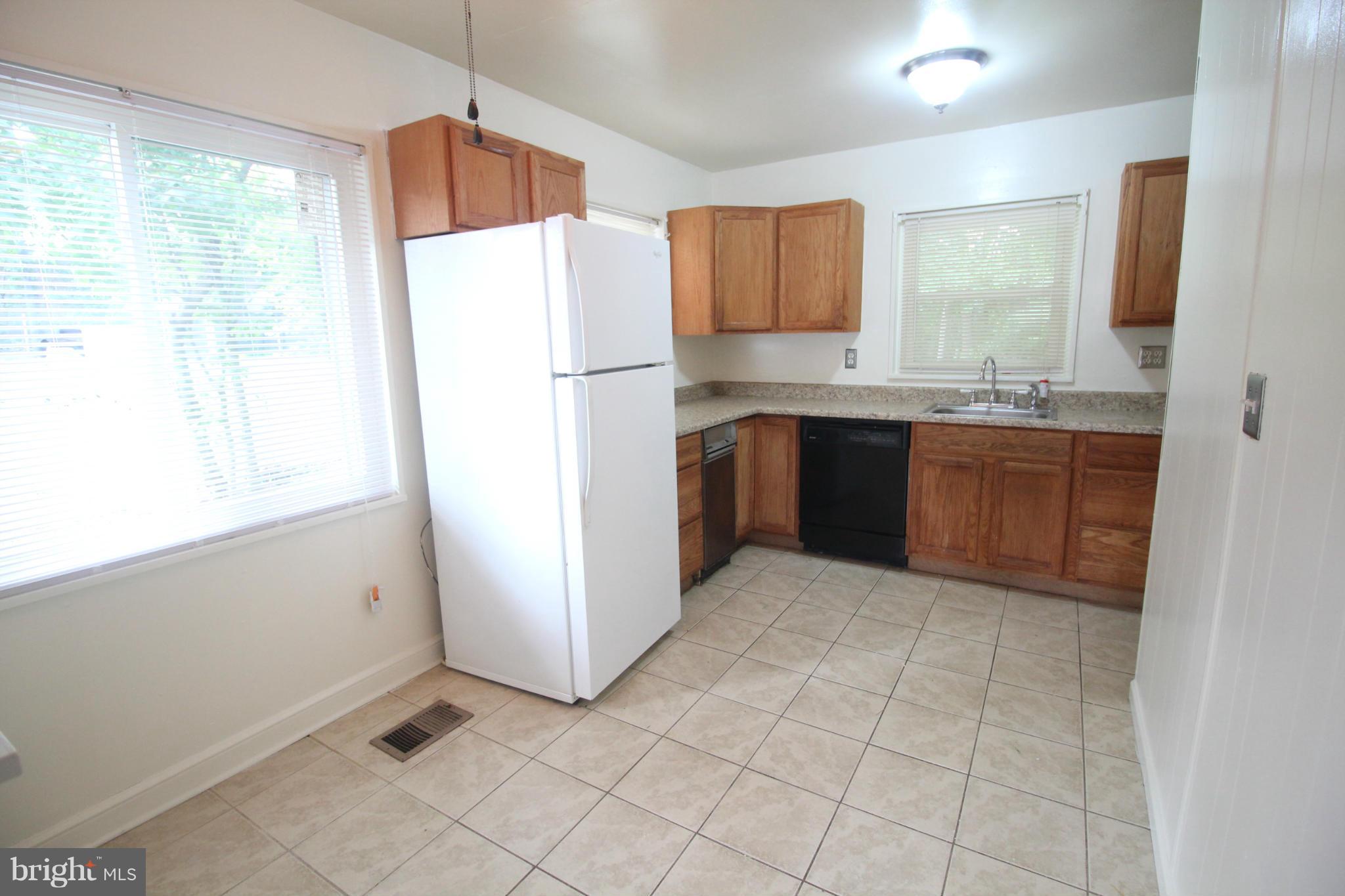 9116 Wallace Road Lanham, MD 20706 - Photo 6 of 29 Kitchen