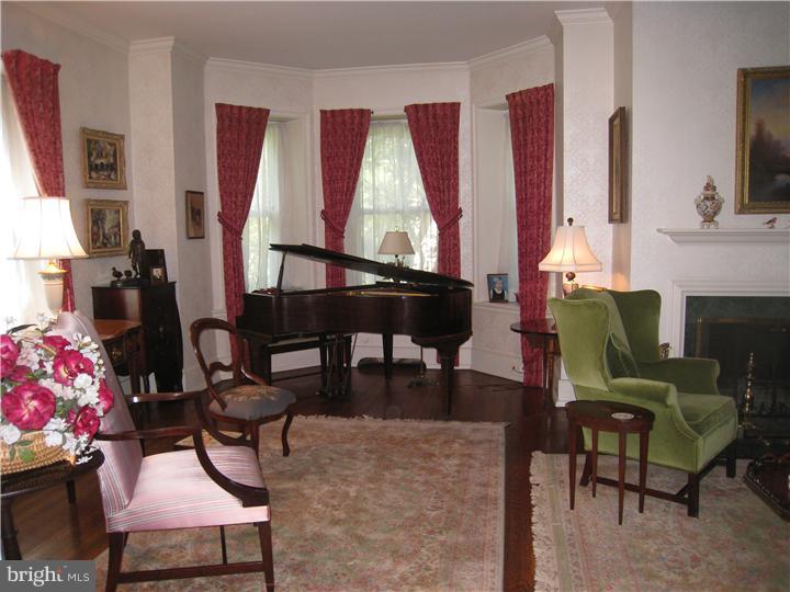 303 South Waterloo Road Devon, PA 19333 - Photo 22 of 24 Living Room