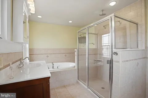 $3,200 | 6113 Ridge Avenue, Unit 1, Philadelphia, PA 19128