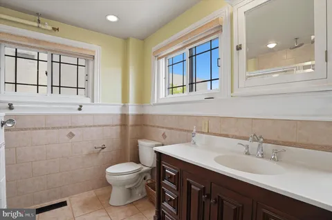 $3,200 | 6113 Ridge Avenue, Unit 1, Philadelphia, PA 19128