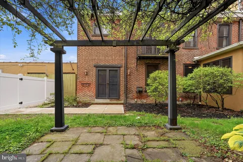 $3,200 | 6113 Ridge Avenue, Unit 1, Philadelphia, PA 19128
