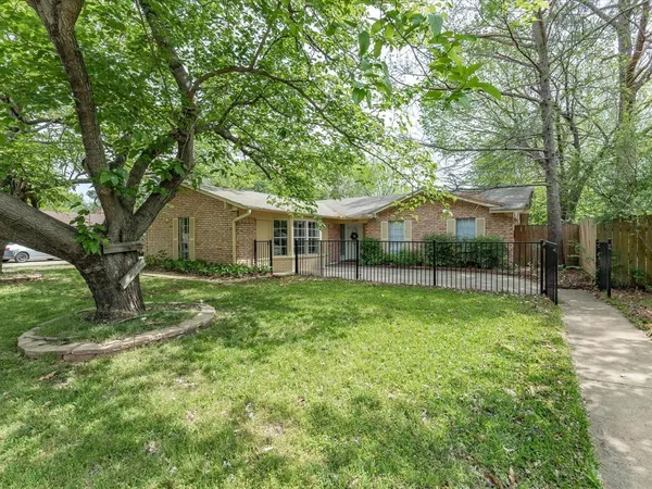 $350,000 | 2732 Foxcroft Circle, Denton, TX 76209