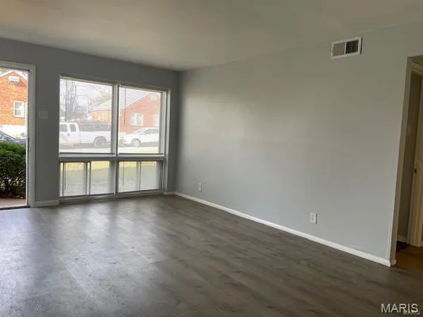 $995 | 3648 Edmundson Road, Unit 1, St. Louis, MO 63114
