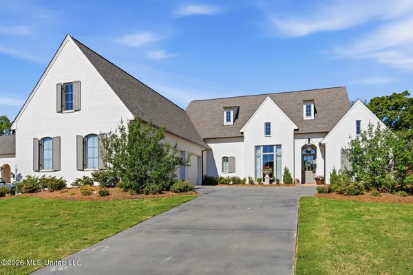 $999,800 | 220 Parke Drive, Ridgeland, MS 39157